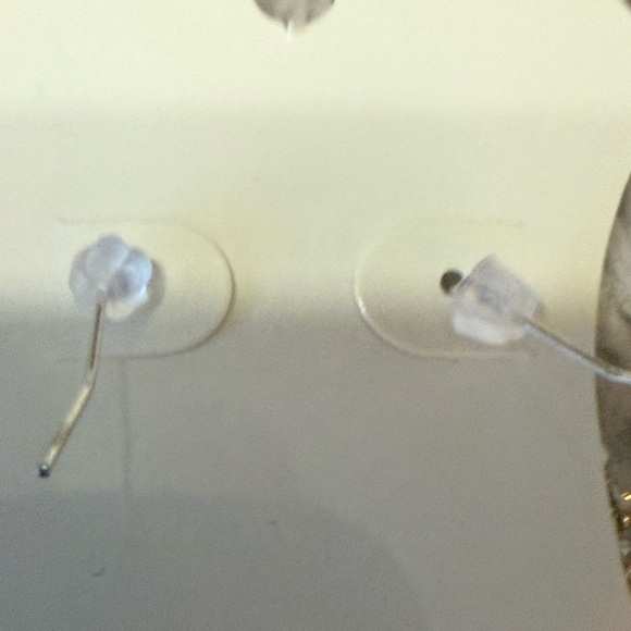 🌸4 for $10 NWT It Girl Red and Gold Glittery Teardrop Earrings - Picture 5 of 6